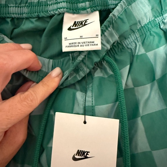 NWT Nike Men's Green Club Flow Checkered Shorts Size M - Picture 5 of 10